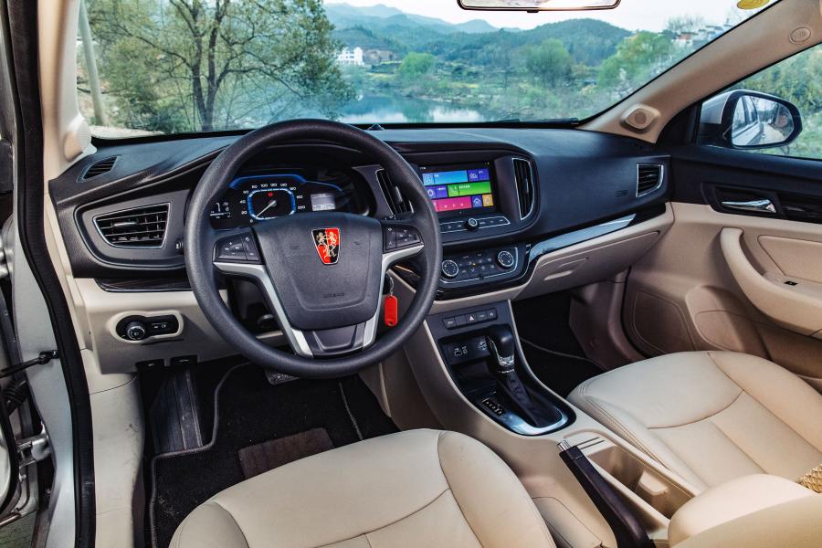 Торпедо Roewe 360 (AP14) 2015 года  (фото 8 из 8)